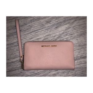 MICHAEL KORS WRISTLET💕